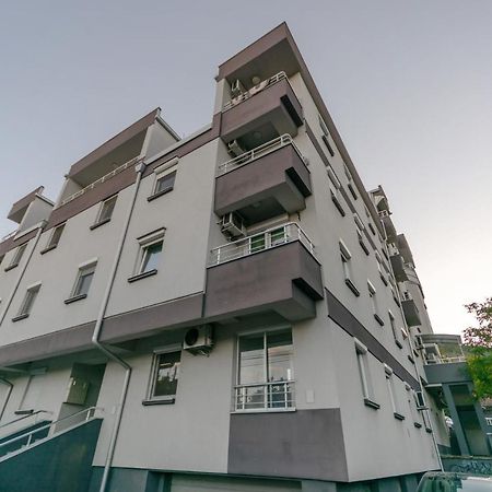 One Bedroom Apartment With Private Parking Skopje Ngoại thất bức ảnh