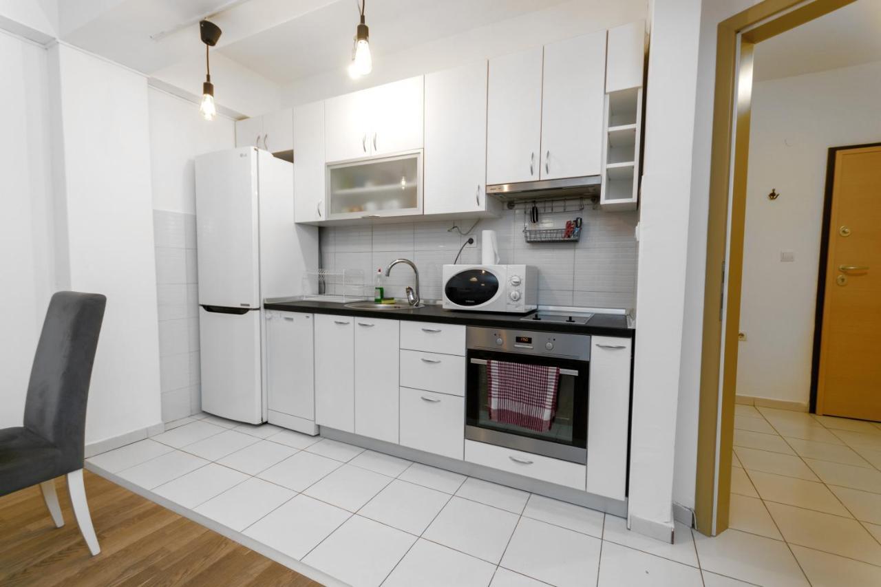 One Bedroom Apartment With Private Parking Skopje Ngoại thất bức ảnh