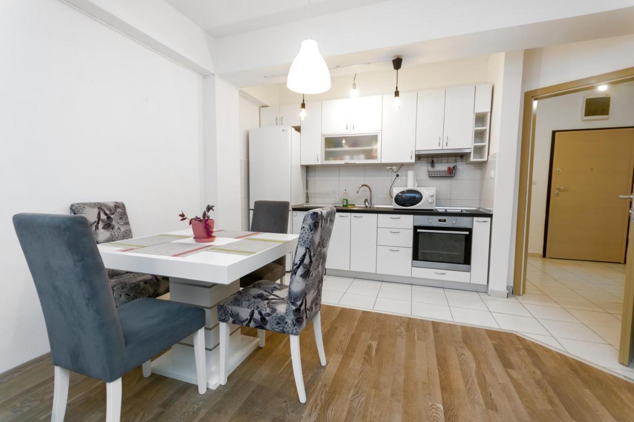 One Bedroom Apartment With Private Parking Skopje Ngoại thất bức ảnh