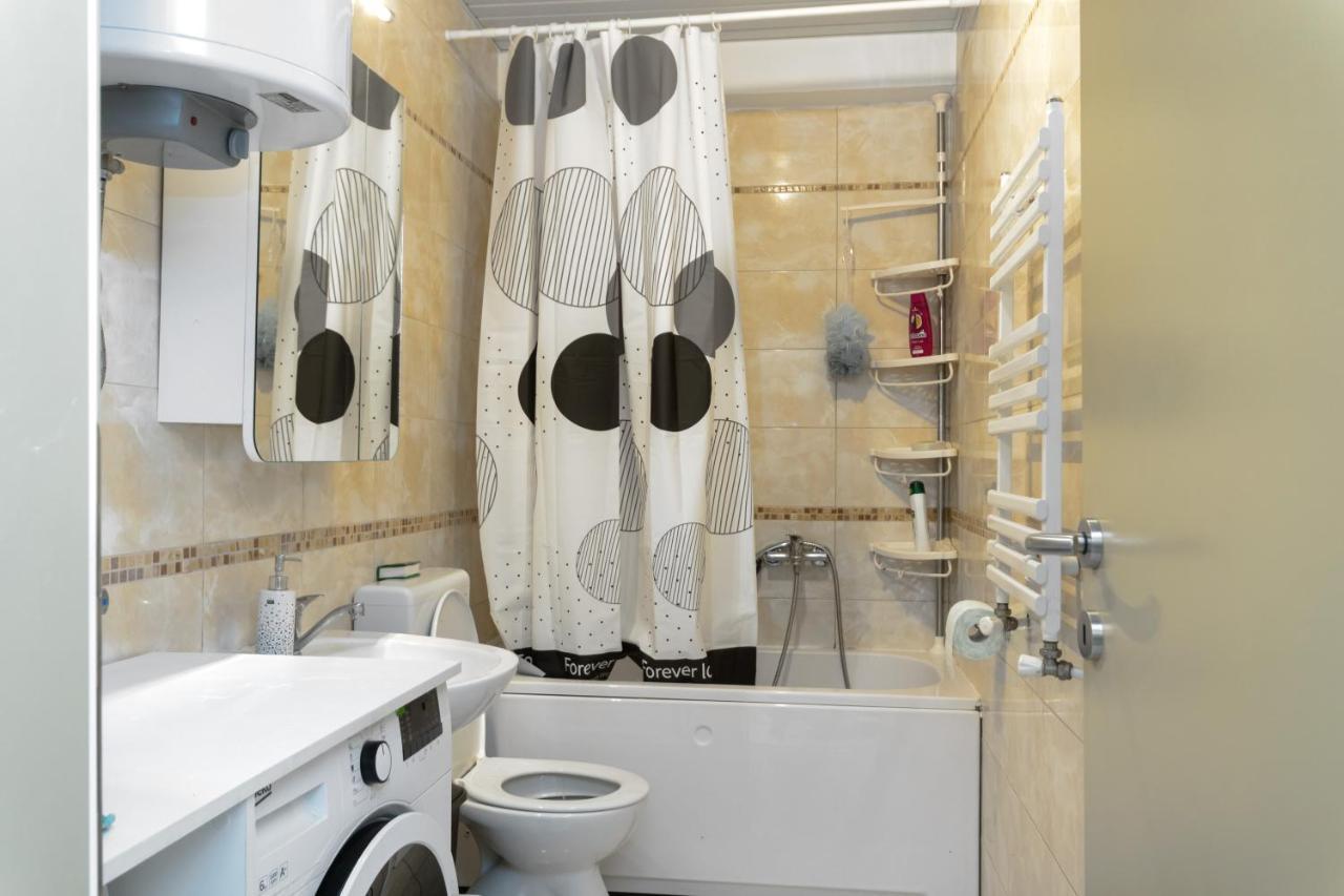 One Bedroom Apartment With Private Parking Skopje Ngoại thất bức ảnh