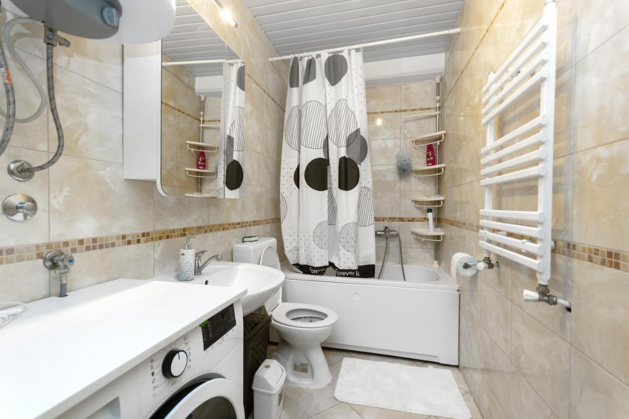One Bedroom Apartment With Private Parking Skopje Ngoại thất bức ảnh